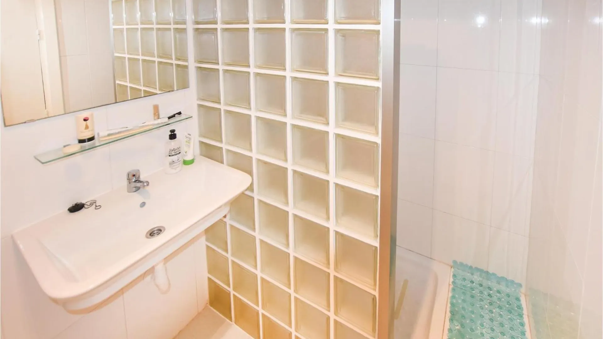 Gorgeous Apartment In 로쿠타스드마르